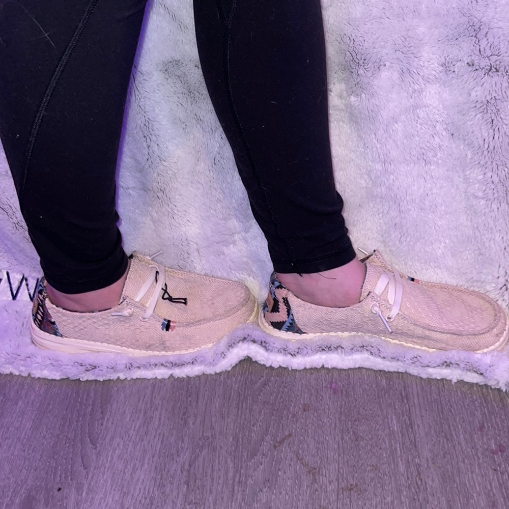 Hey Dudes size 6